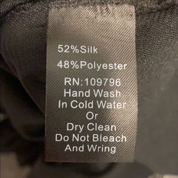 Black sleeveless dress with white stitching - Picture 6 of 7